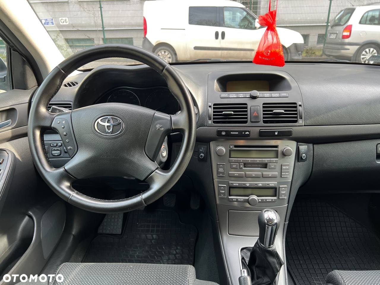 Toyota Avensis - 17