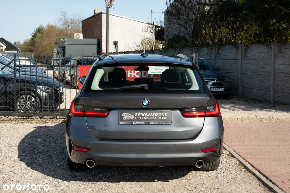 BMW Seria 3 330i Sport Line - 7