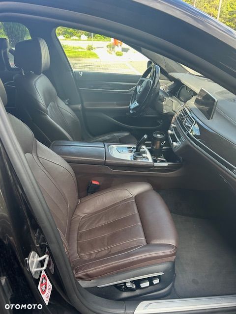 BMW Seria 7 740d xDrive - 32
