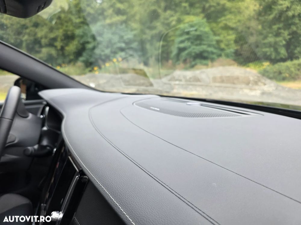 Volvo S60 B5 B AWD Ultimate Dark - 4