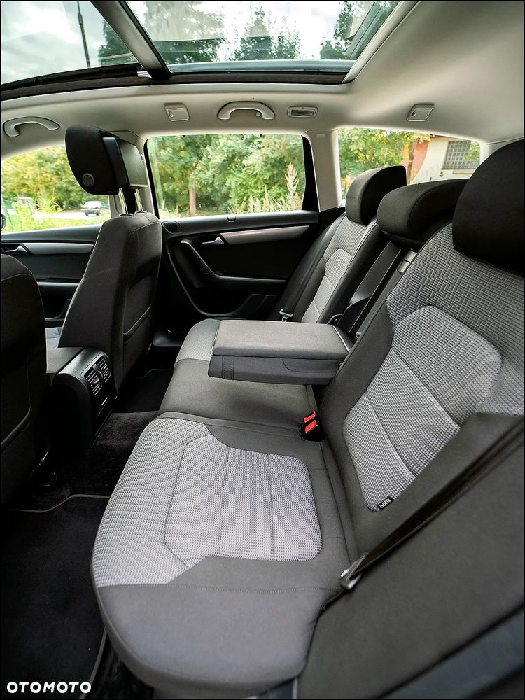 Volkswagen Passat - 36