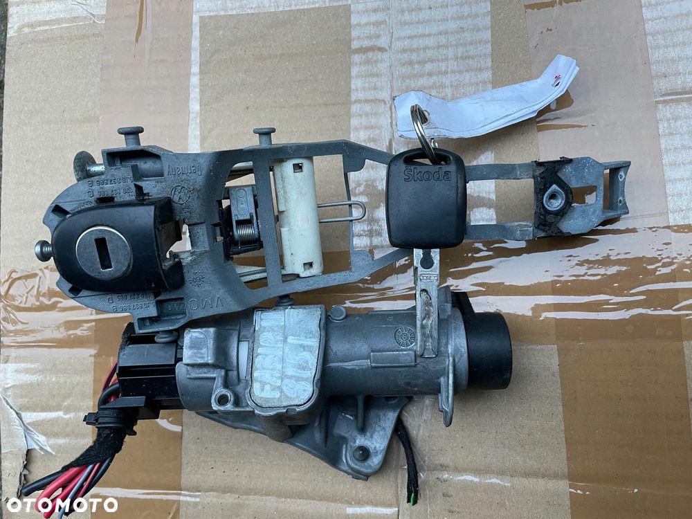 SKODA Fabia II STACYJKA WKŁADKA ZAMEK KLUCZYK - 1