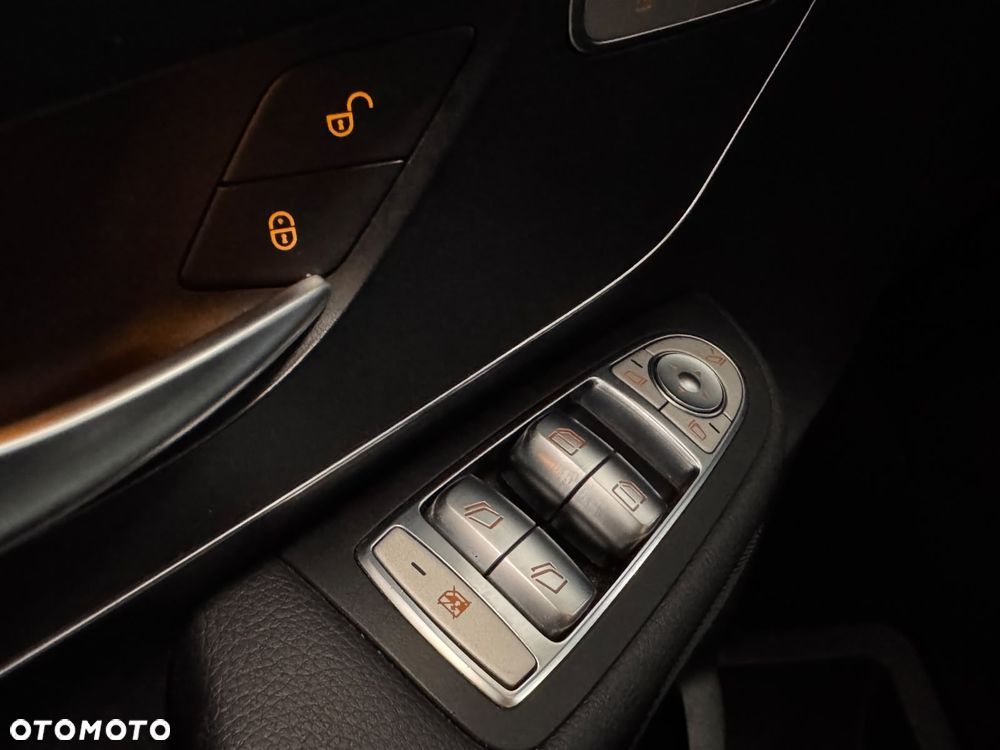 Mercedes-Benz Klasa V 220 d 4-Matic Avantgarde 9G-Tronic - 24