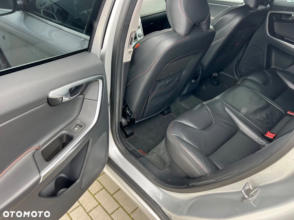 Volvo XC 60 D3 Drive-E Ocean Race - 16