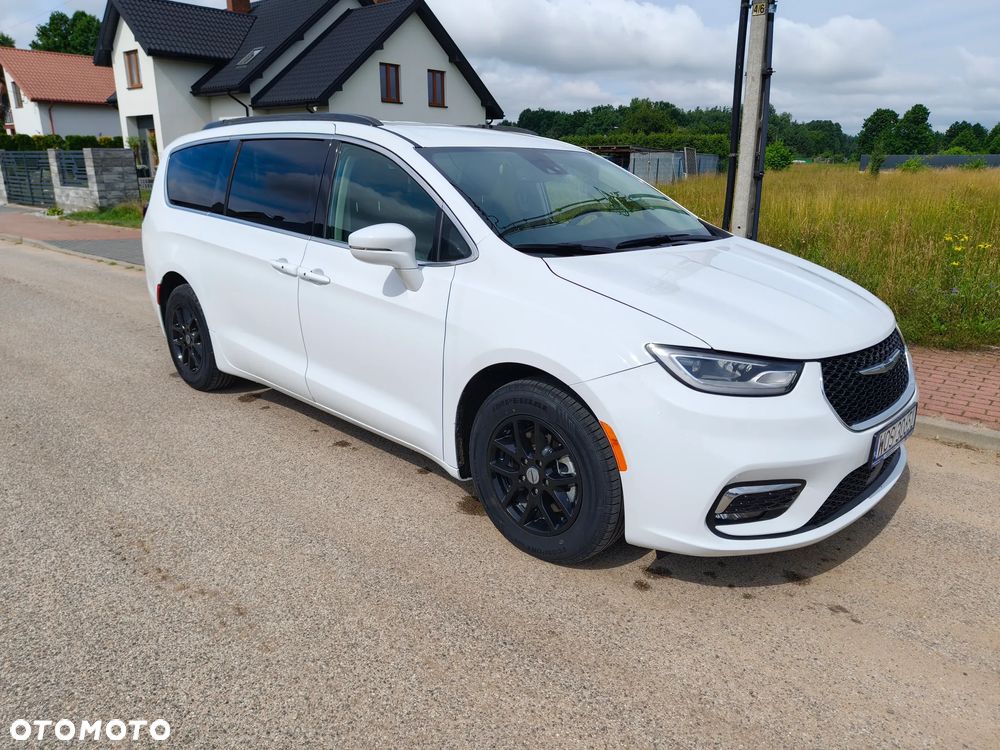 Chrysler Pacifica - 1