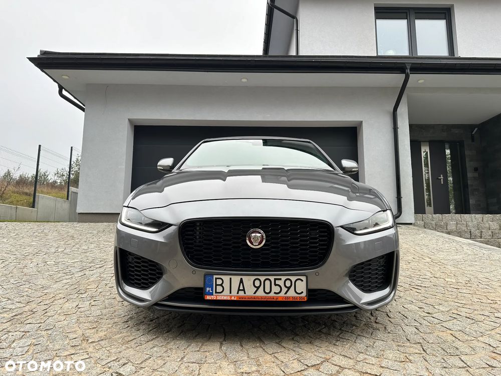 Jaguar XE 2.0 P250 R-Dynamic Black - 7
