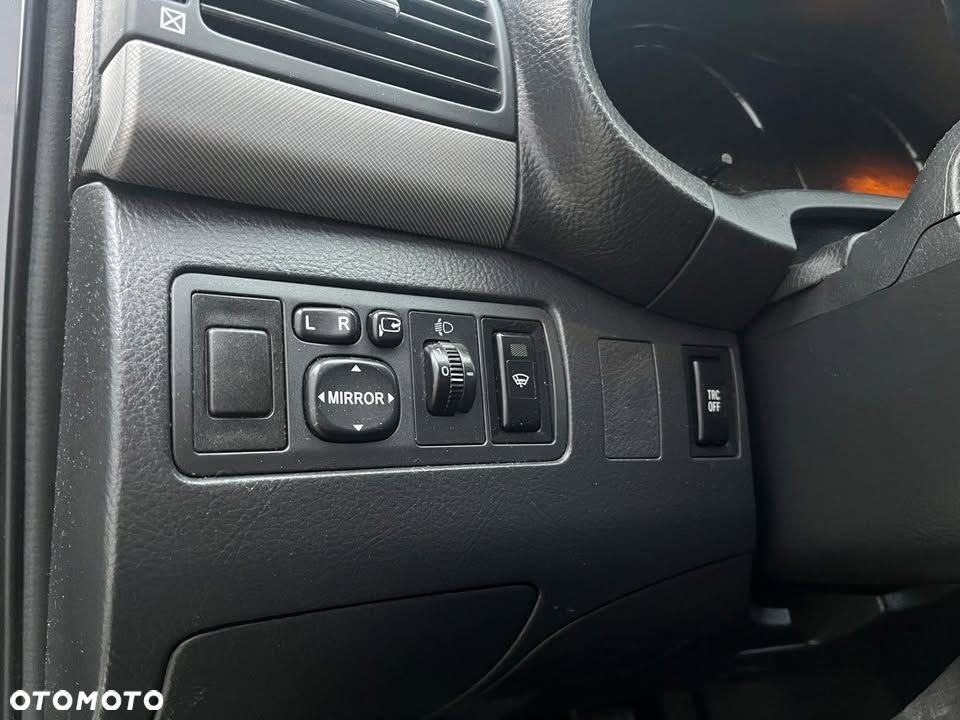 Toyota Avensis 2.0 D-4D Sol Premium - 5