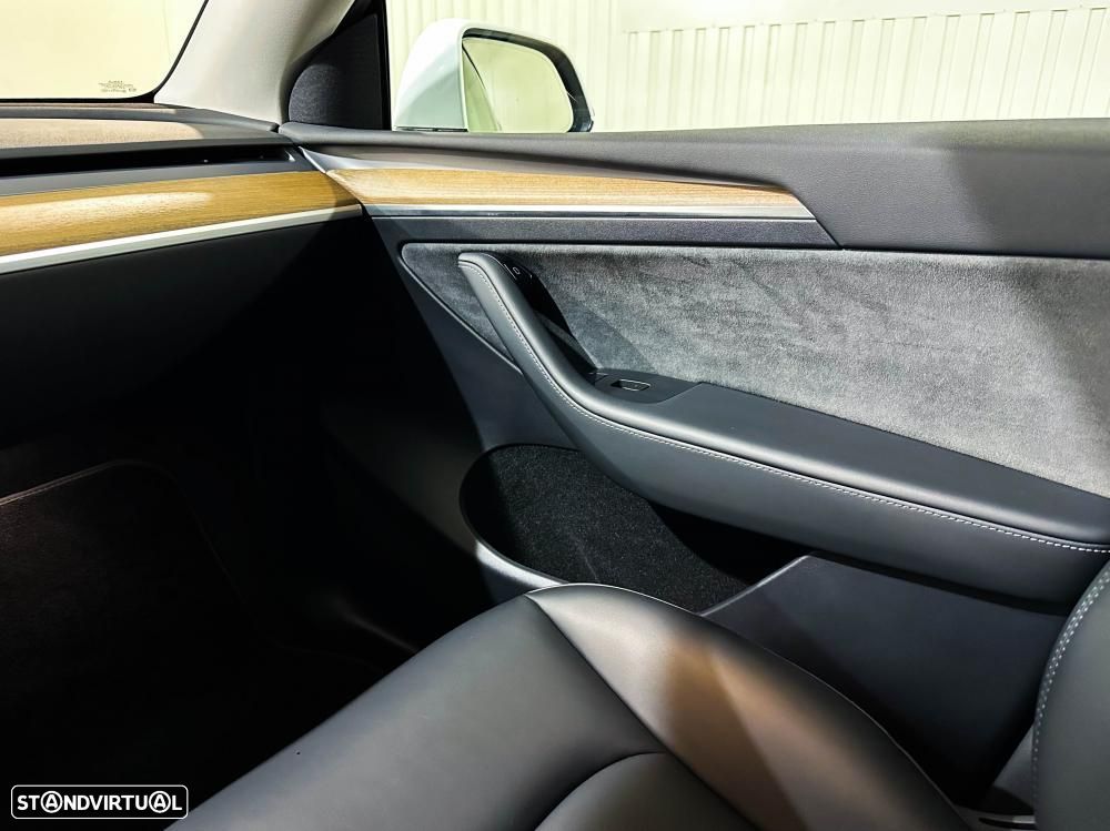 Tesla Model Y Long Range Dual Motor AWD - 25