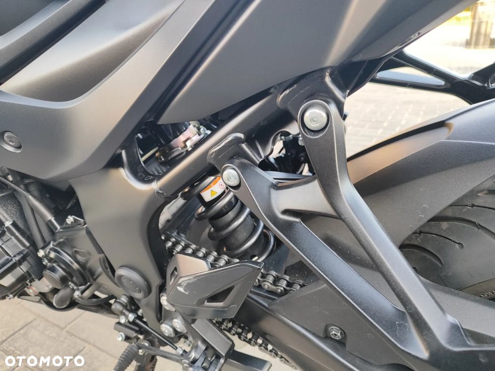 Suzuki GSX - 16
