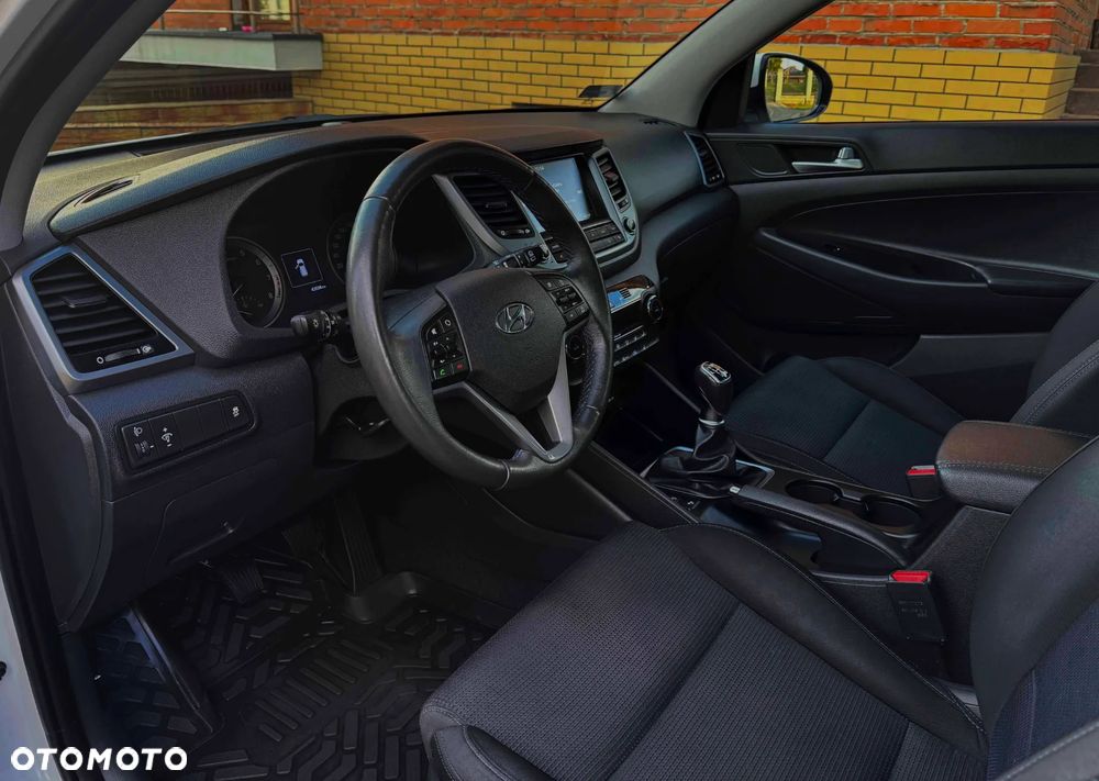 Hyundai Tucson 1.6 GDI BlueDrive Style 2WD - 16