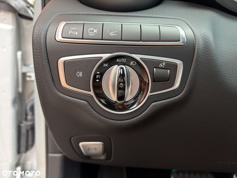 Mercedes-Benz Klasa C 250 d 4Matic 9G-TRONIC - 26
