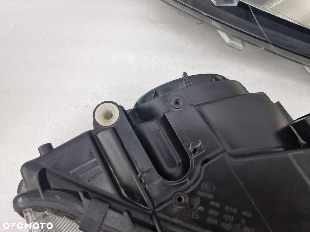 SKODA OCTAVIA 3 III 5E0 12- LEWA / PRAWA ZWYKŁA LAMPA PRZEDNIA PRZÓD , NR 5E1941016 / 5E1941015 , NR AUKCJI LA261 - 8