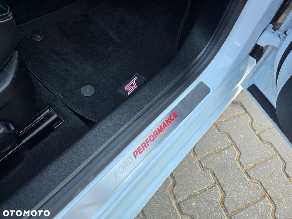 Ford Focus SW 2.0 EcoBlue ST - 23