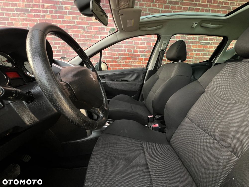 Peugeot 207 - 12