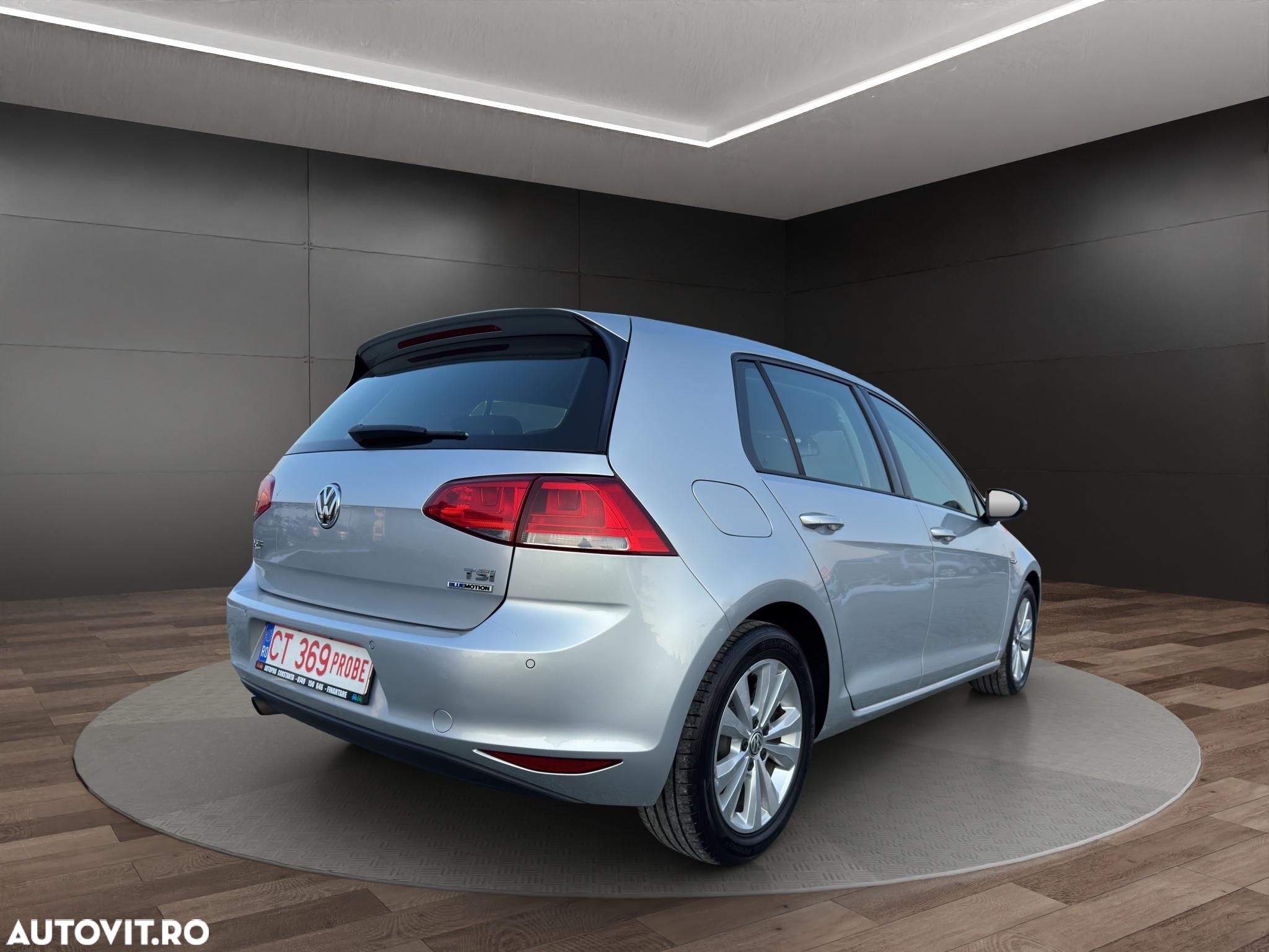 Volkswagen Golf 1.0 TSI BlueMotion DSG Comfortline - 4