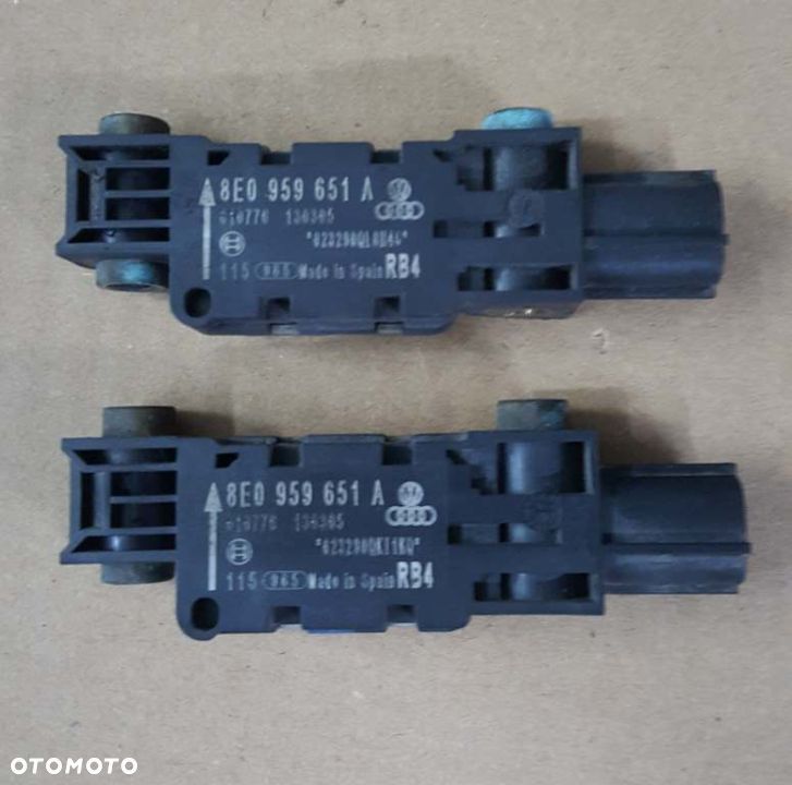 Czujnik Uderzeniowy 8E0959651A Audi A4 B6 B7 - 1