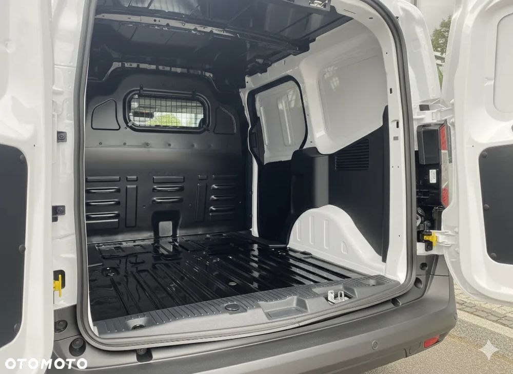 Ford Transit Courier - 14