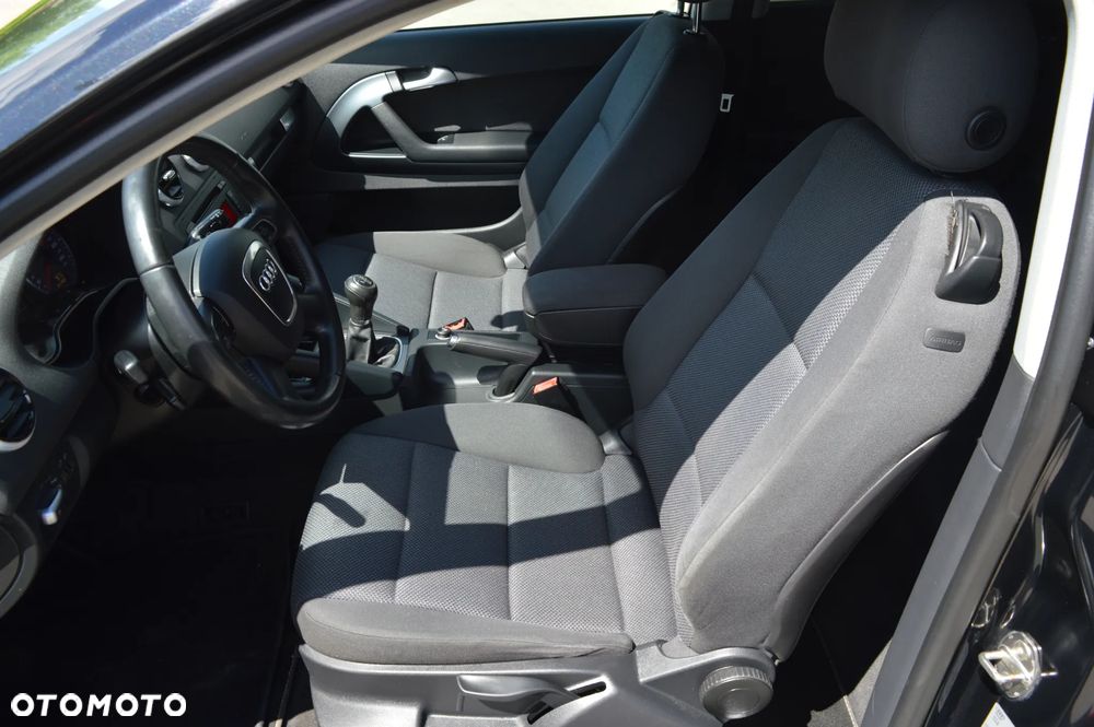 Audi A3 3-drzwiowe 1.6 TDI DPF Ambiente - 10