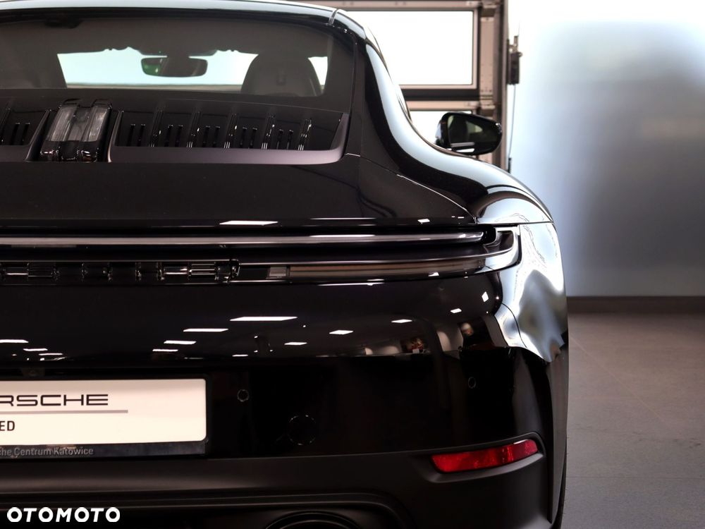 Porsche 911 Carrera - 10