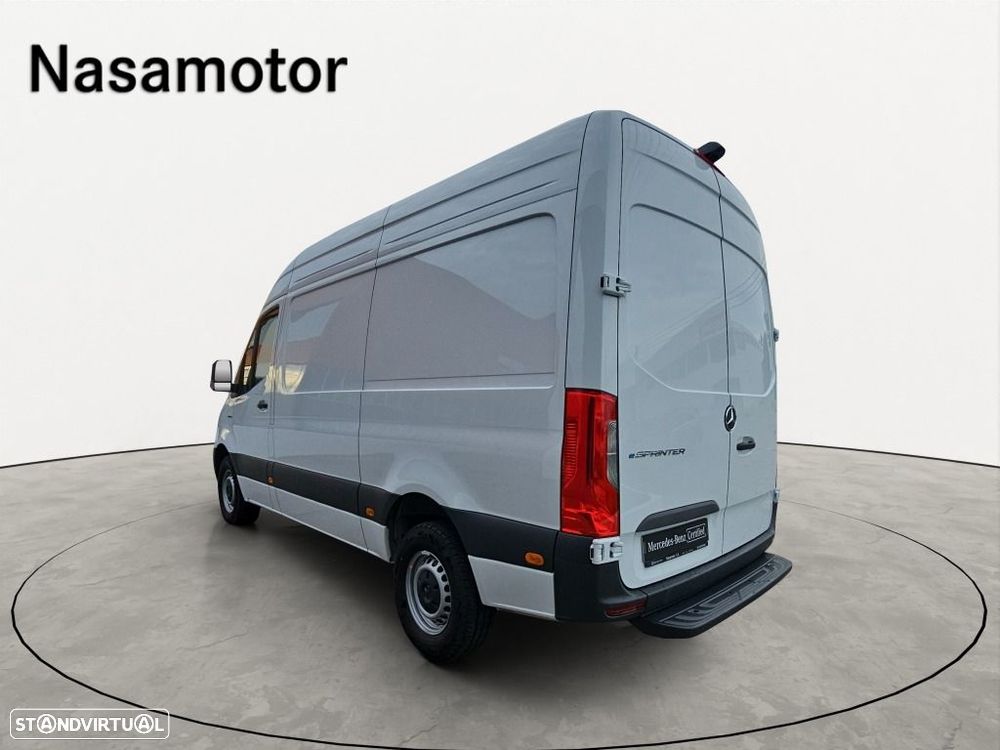 Mercedes-Benz ESPRINTER 24- 81 KWH 320/37 PRO - 4