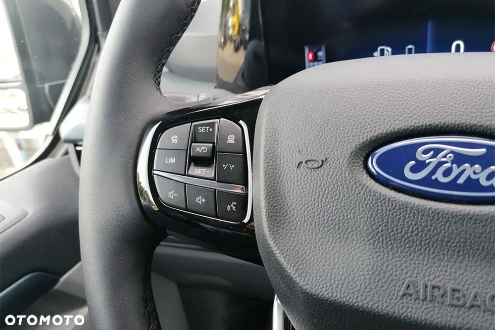 Ford Tourneo Custom - 12
