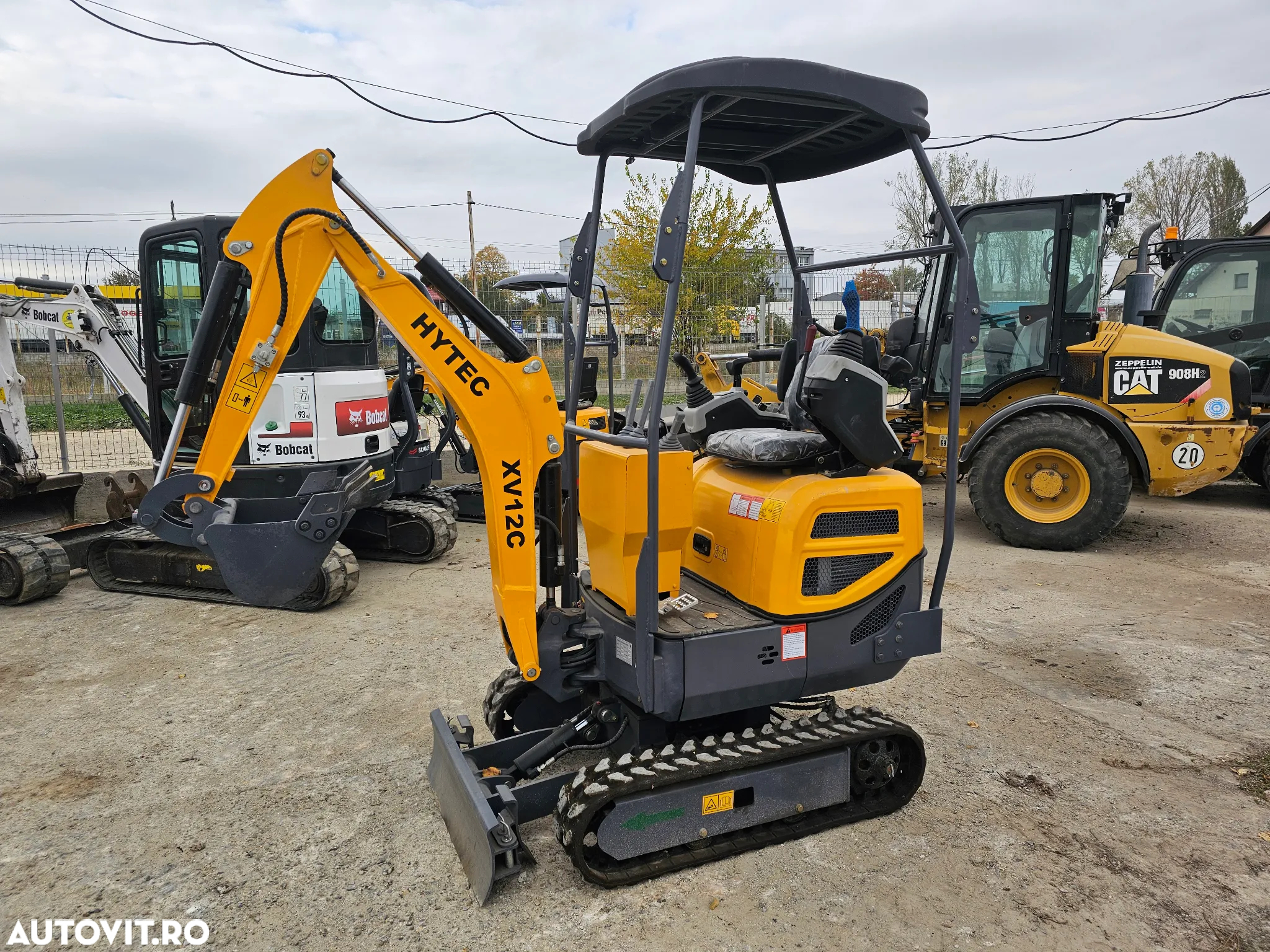 Hitachi Hytec XV12C miniexcavator pe senile NOU! Motor yanmar - 4