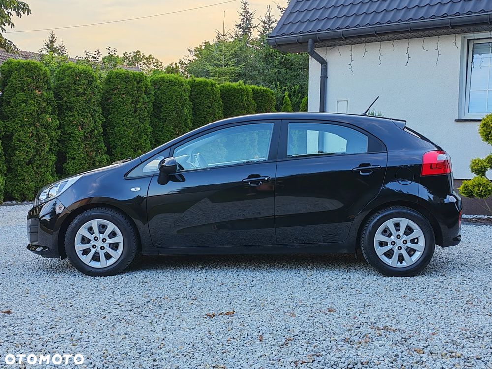 Kia Rio 1.2 L - 6