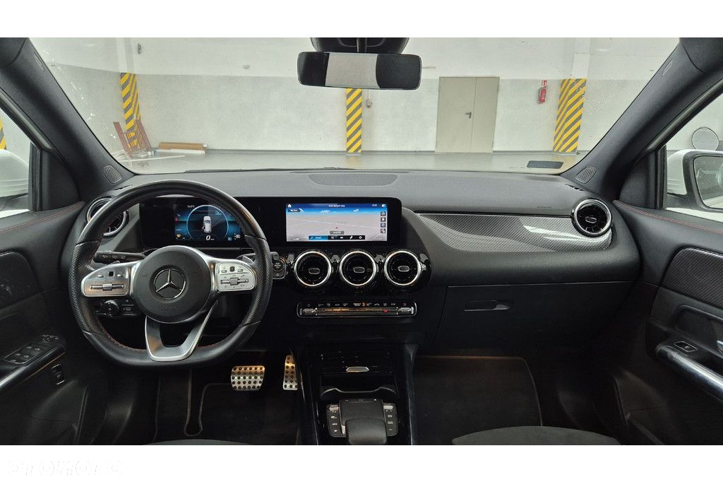 Mercedes-Benz GLA - 9