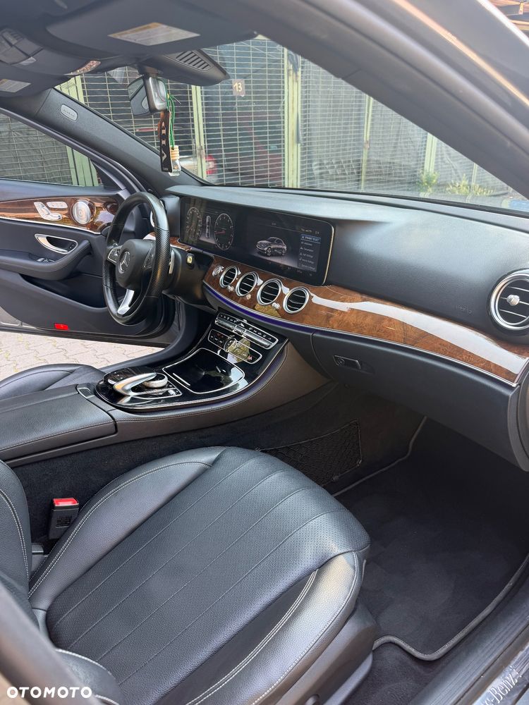 Mercedes-Benz Klasa E 300 9G-TRONIC AMG Line - 9