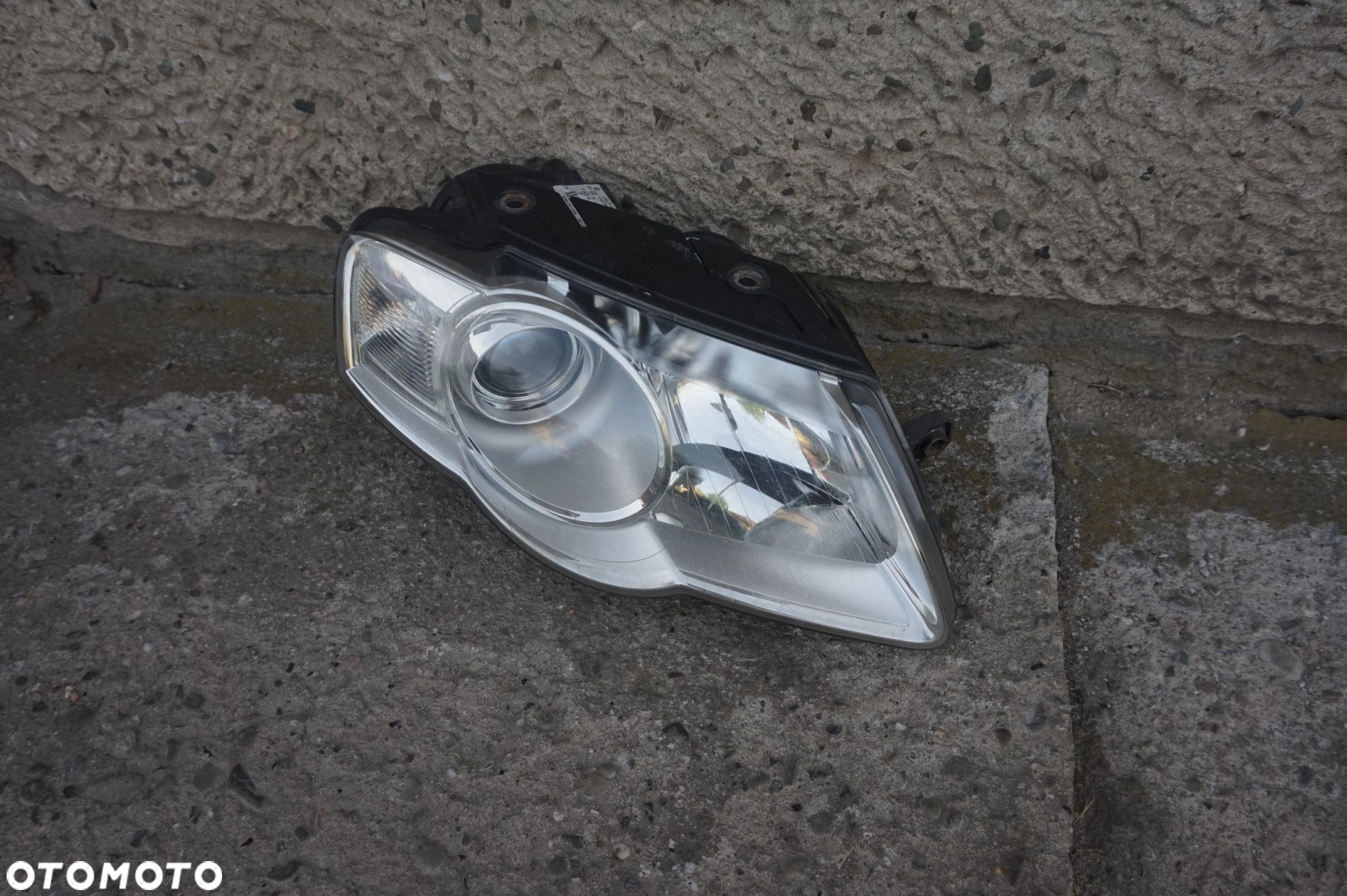 LAMPA PRZEDNIA PRAWA VW PASSAT B6 - 5
