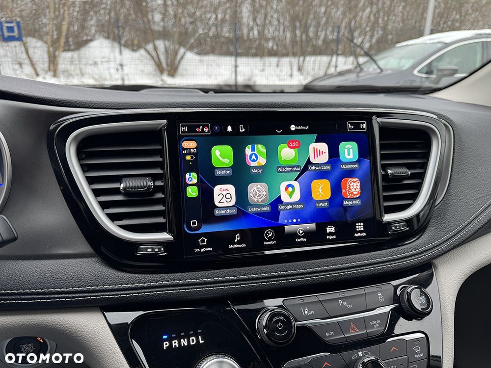 Chrysler Pacifica - 12