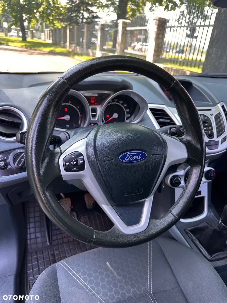 Ford Fiesta 1.25 Celebration - 12