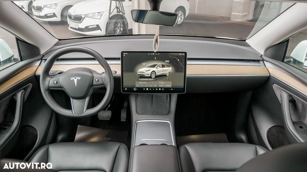 Tesla Model Y Long Range Dual Motor AWD - 10