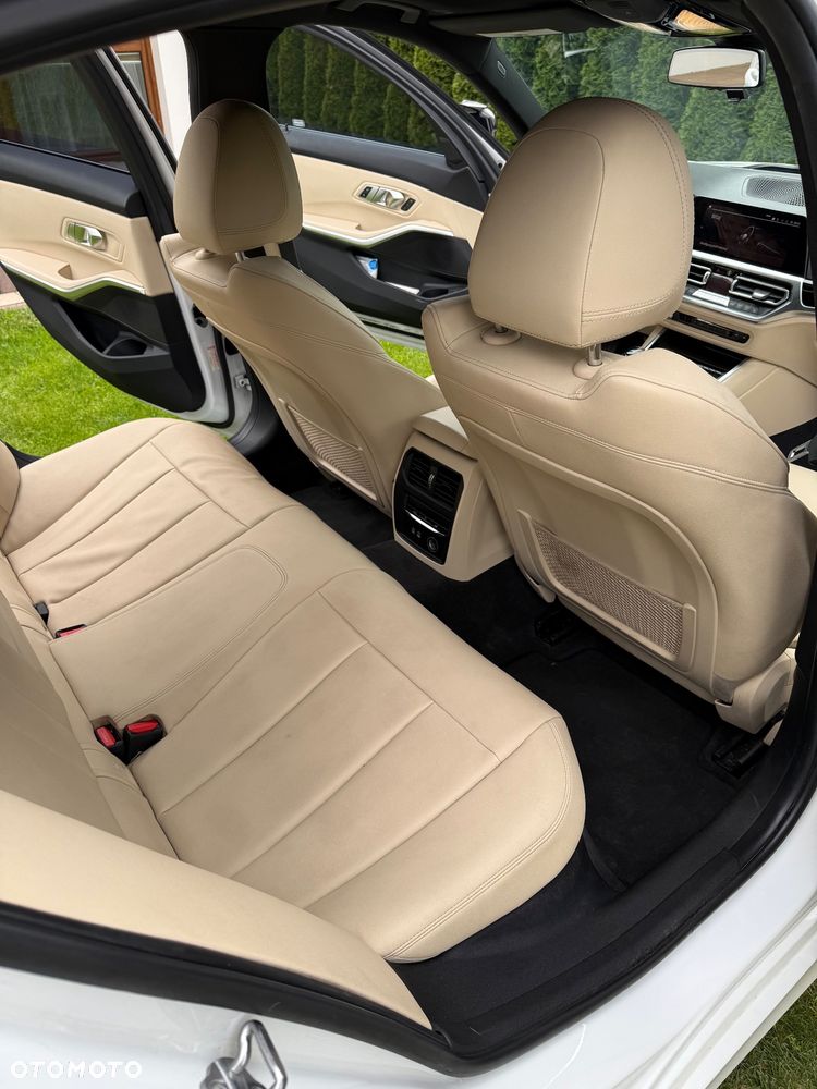 BMW Seria 3 330i M Sport - 19