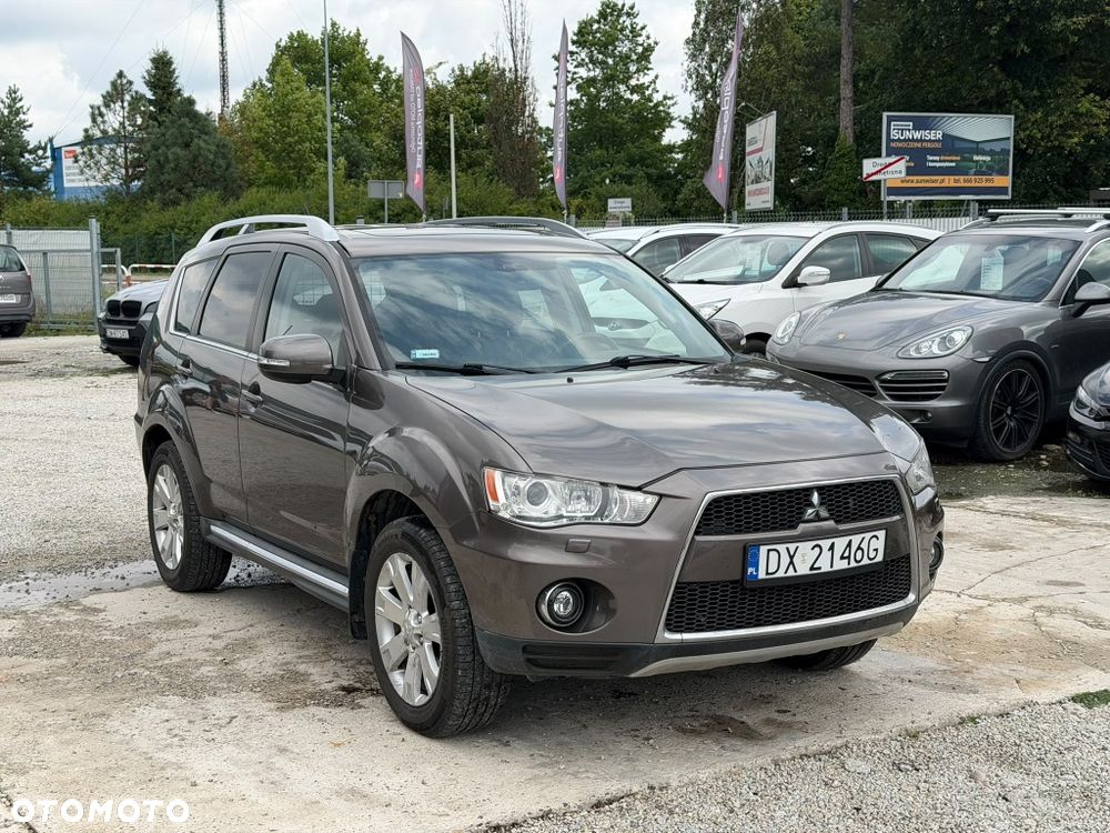 Mitsubishi Outlander - 2