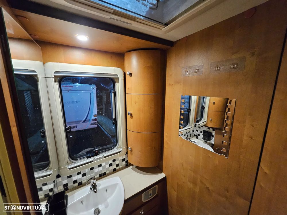 Rapido Le Randonneur 9083DF CHASSI AL-KO CAMA TRANSVERSAL + BASCULANTE - 48