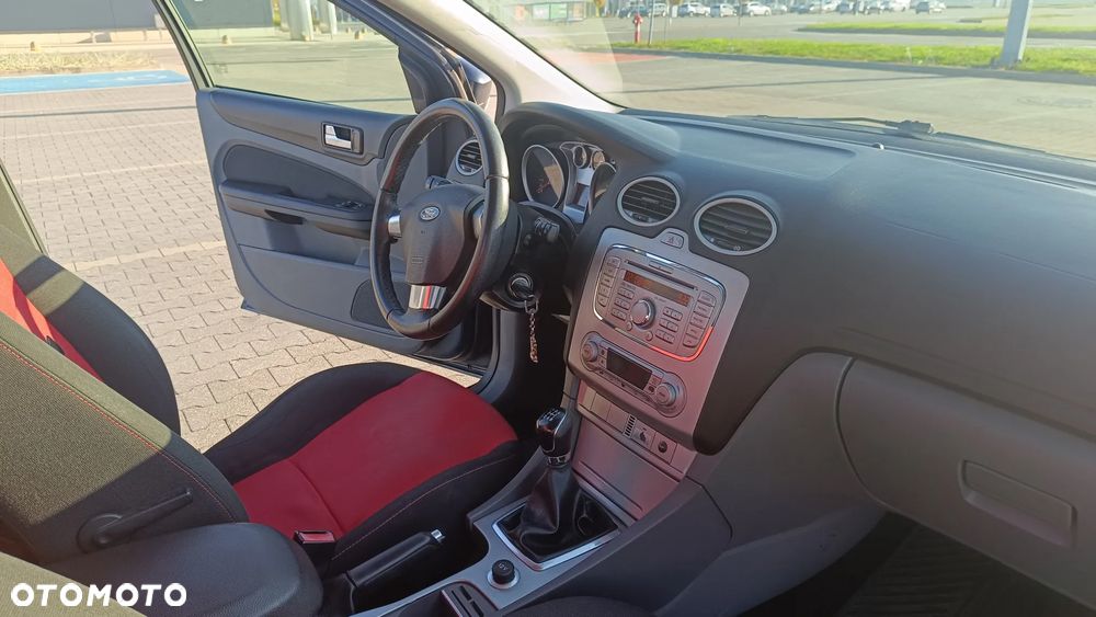Ford Focus 1.6 Trend - 9