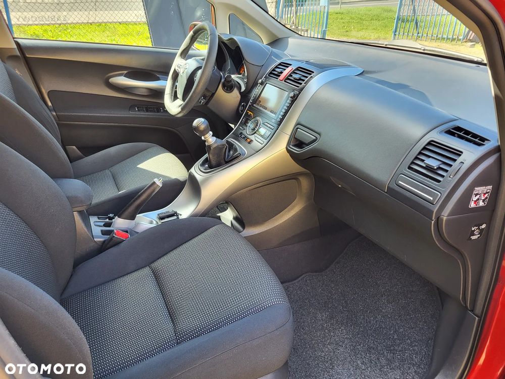 Toyota Auris 1.6 Valvematic Executive - 17