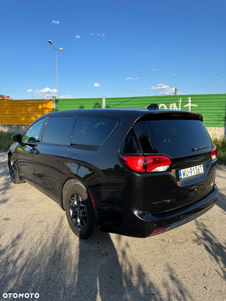 Chrysler Pacifica - 12