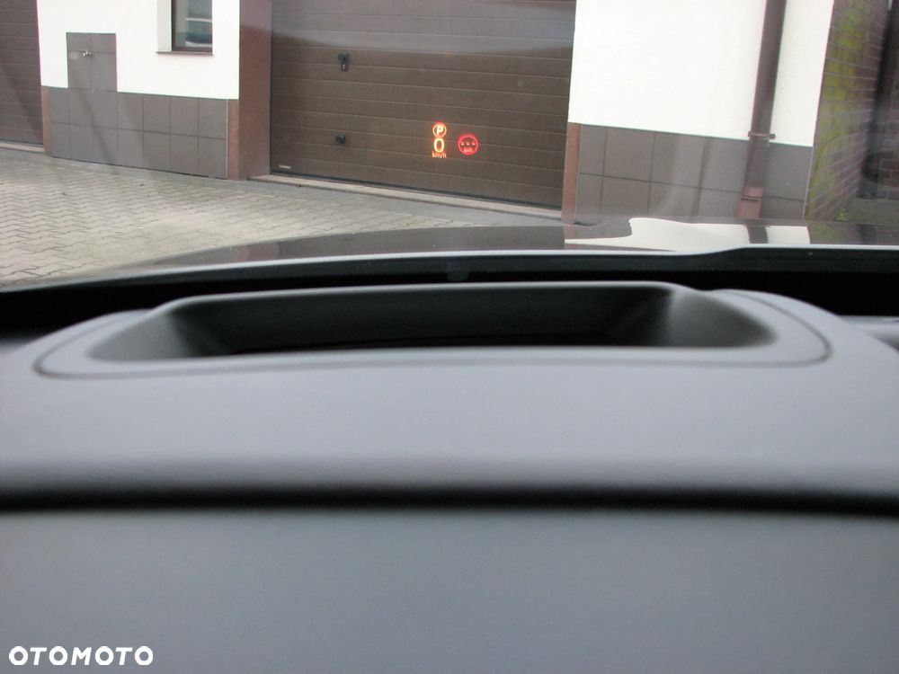 Jaguar XE D180 R-Dynamic S - 29