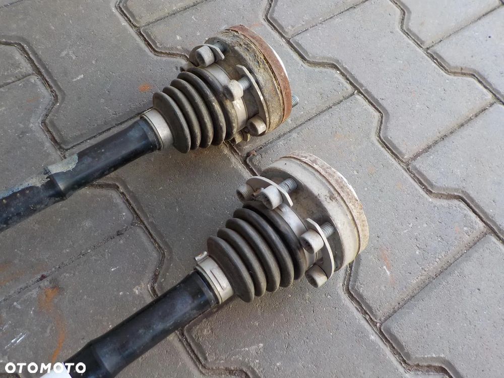 VW T6 4MOTION PÓŁOŚ PRAWA LEWA TYŁ 7E0501202A 7E0501201C - 2