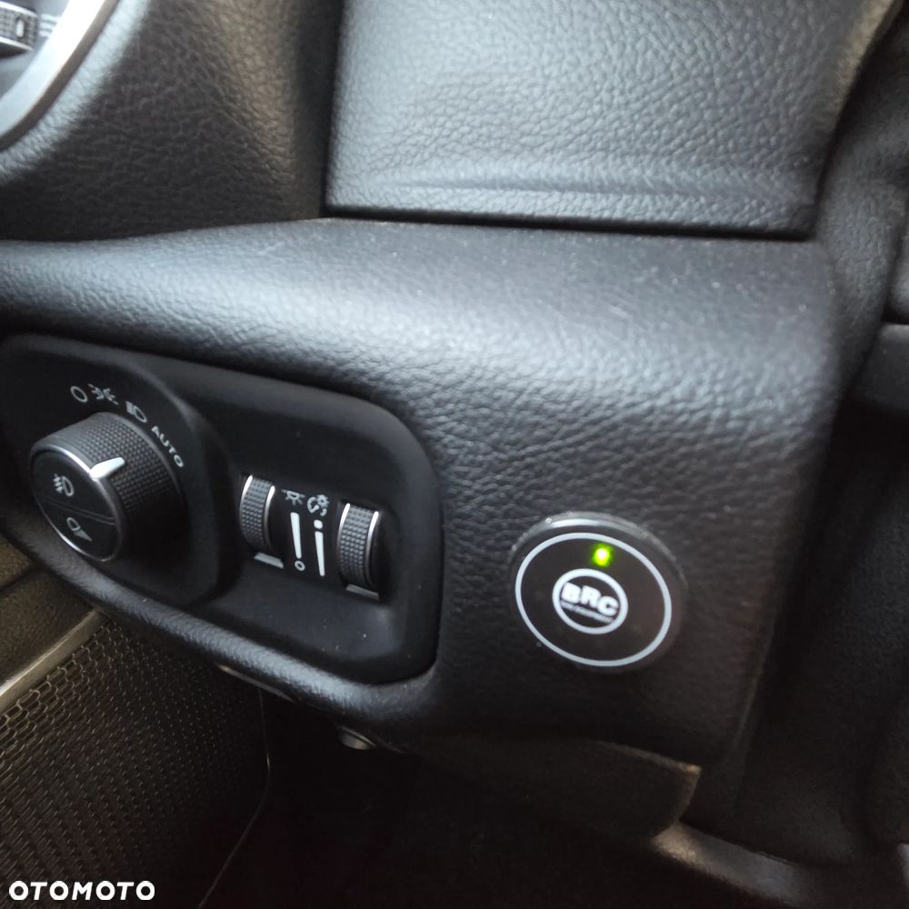 RAM 1500 5.7 Crew Cab Laramie - 16