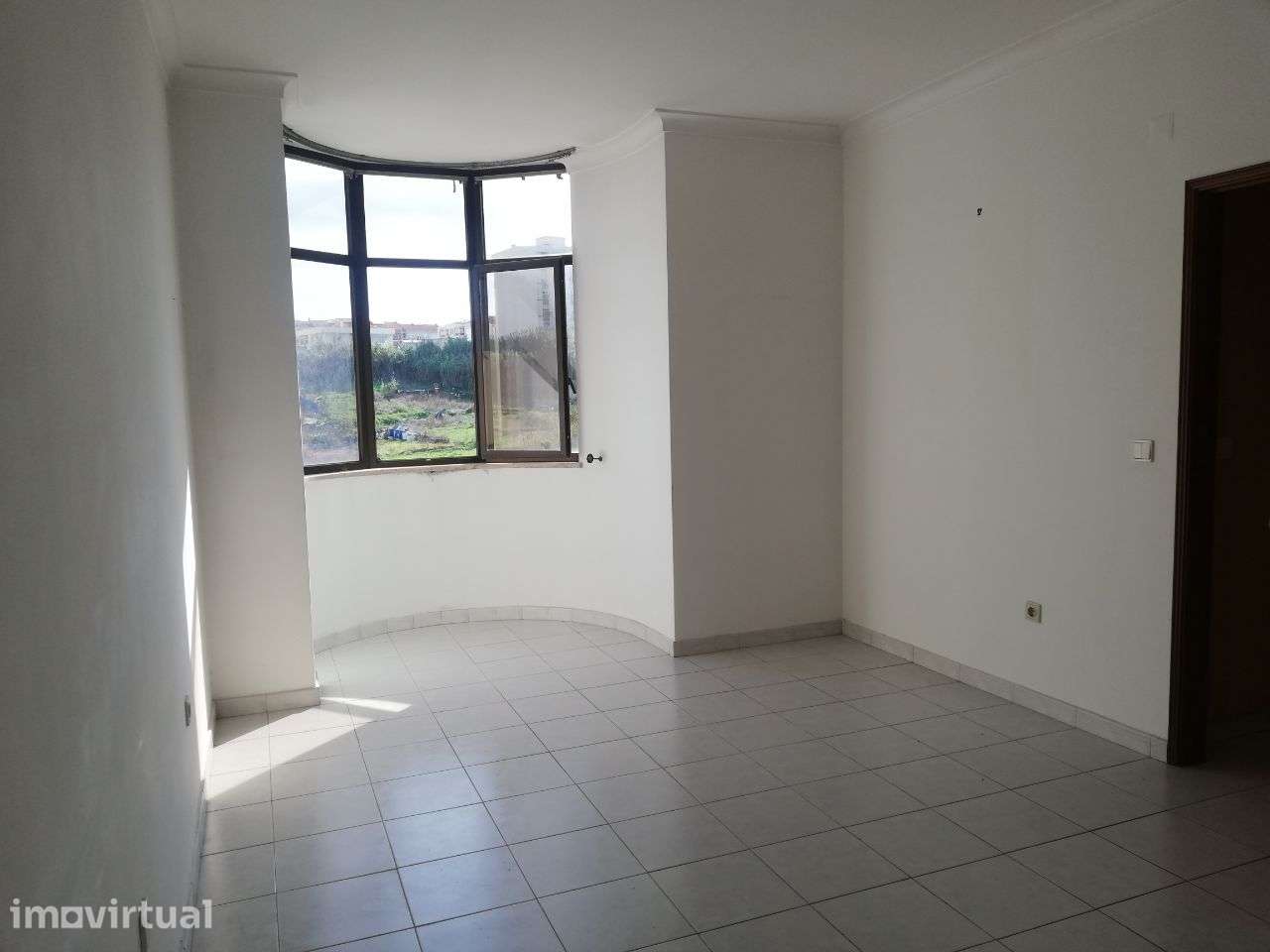 Arrenda-se apartamento T1,Central, boas áreas, Almada- Fórum Almada - Grande imagem: 5/12