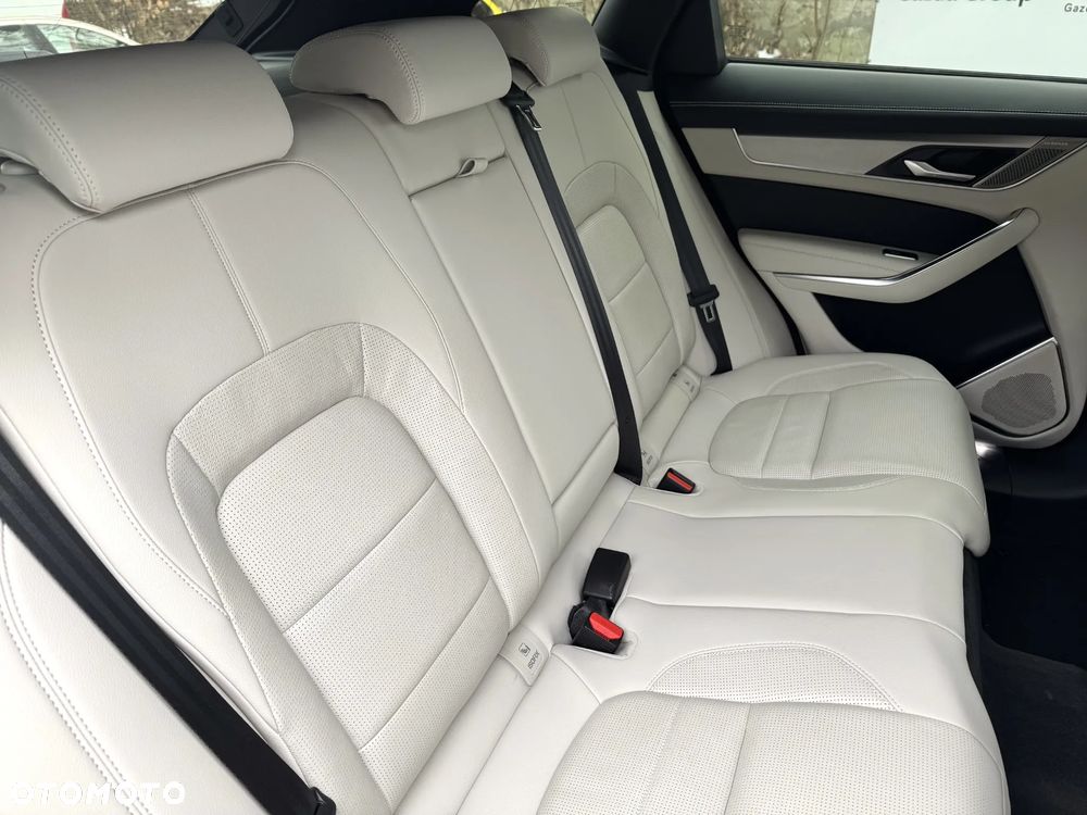 Jaguar F-Pace D200 AWD R-Dynamic SE - 15