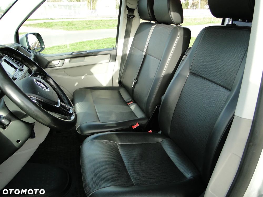 Volkswagen Caravelle - 19