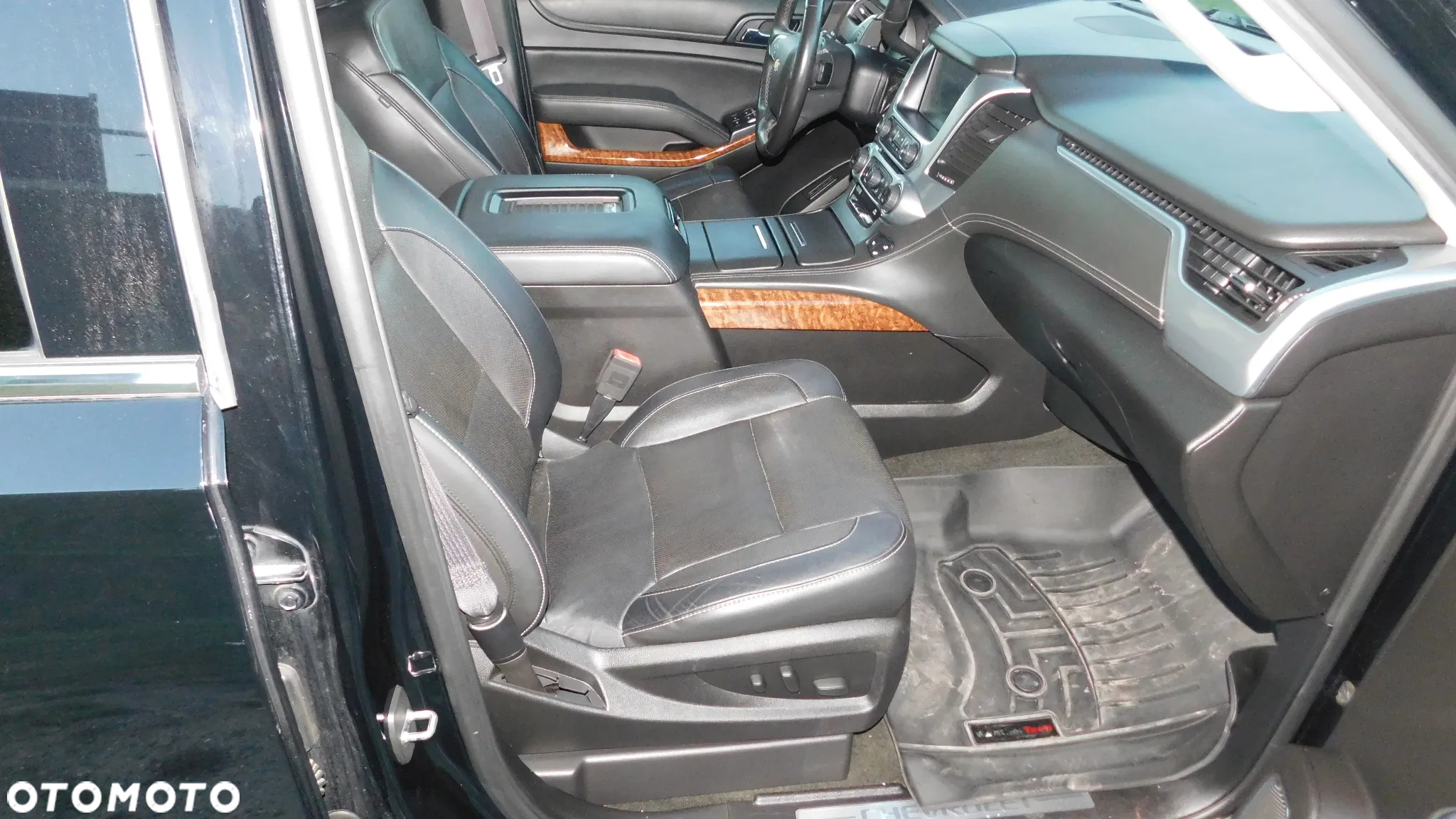 Chevrolet Suburban - 16