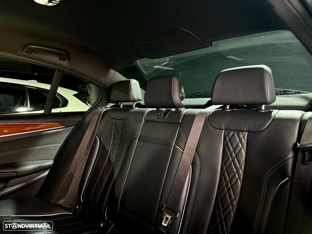BMW 530 e Pack M - 29