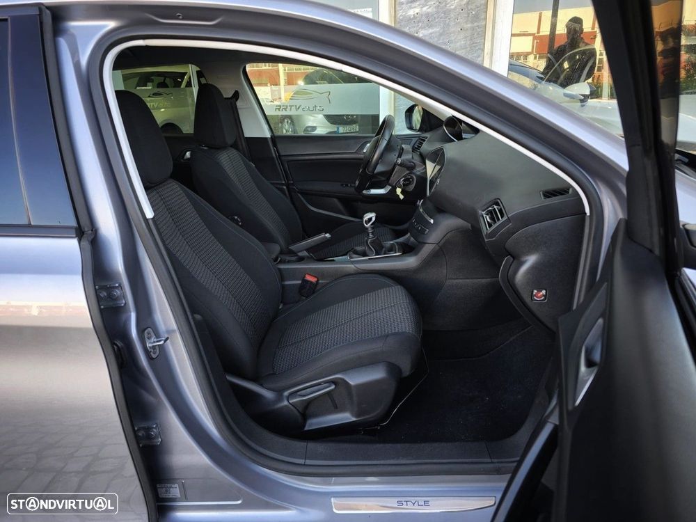 Peugeot 308 1.5 BlueHDi Style J17 - 23