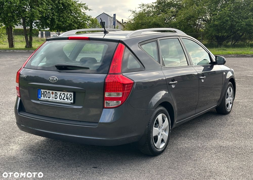 Kia Ceed - 13