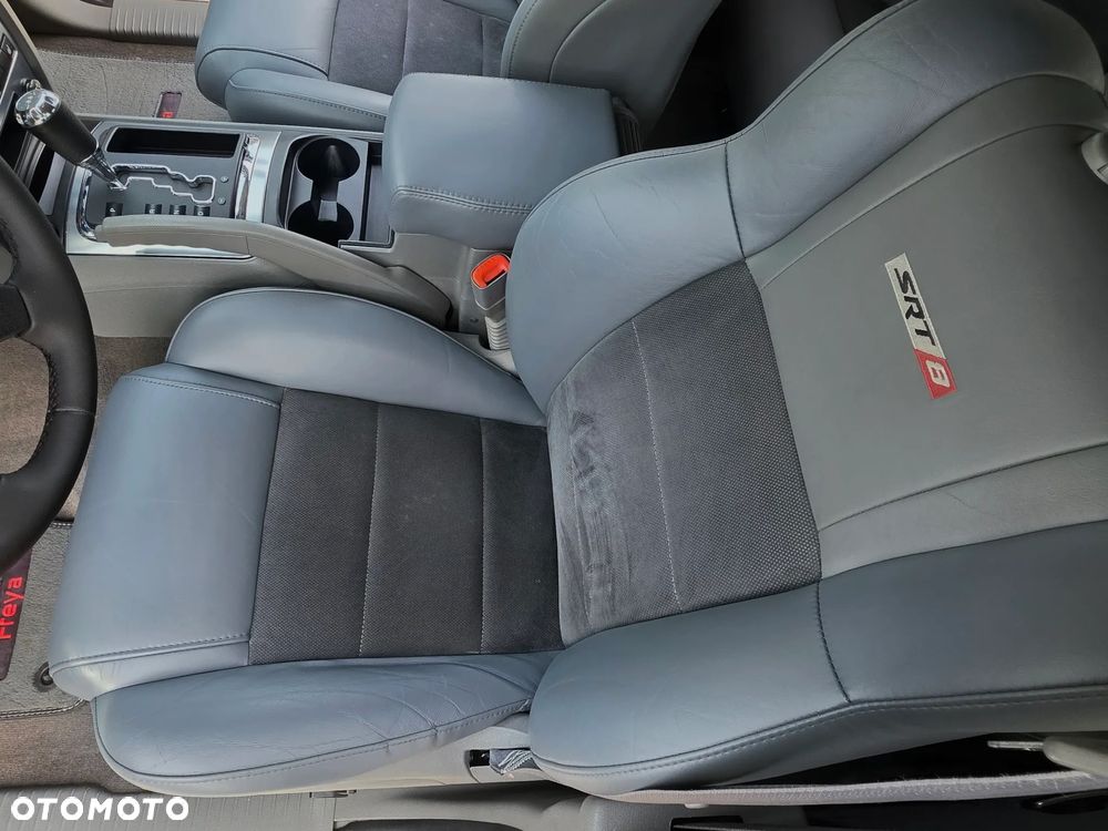 Jeep Grand Cherokee - 30